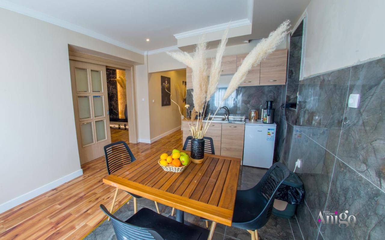 Luxury Apartment Black And Gold Mostar Exteriör bild