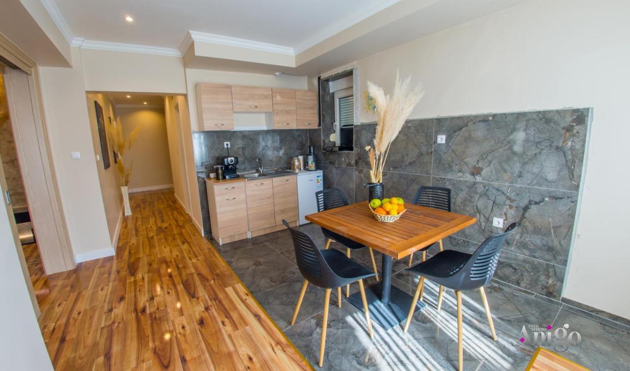 Luxury Apartment Black And Gold Mostar Exteriör bild