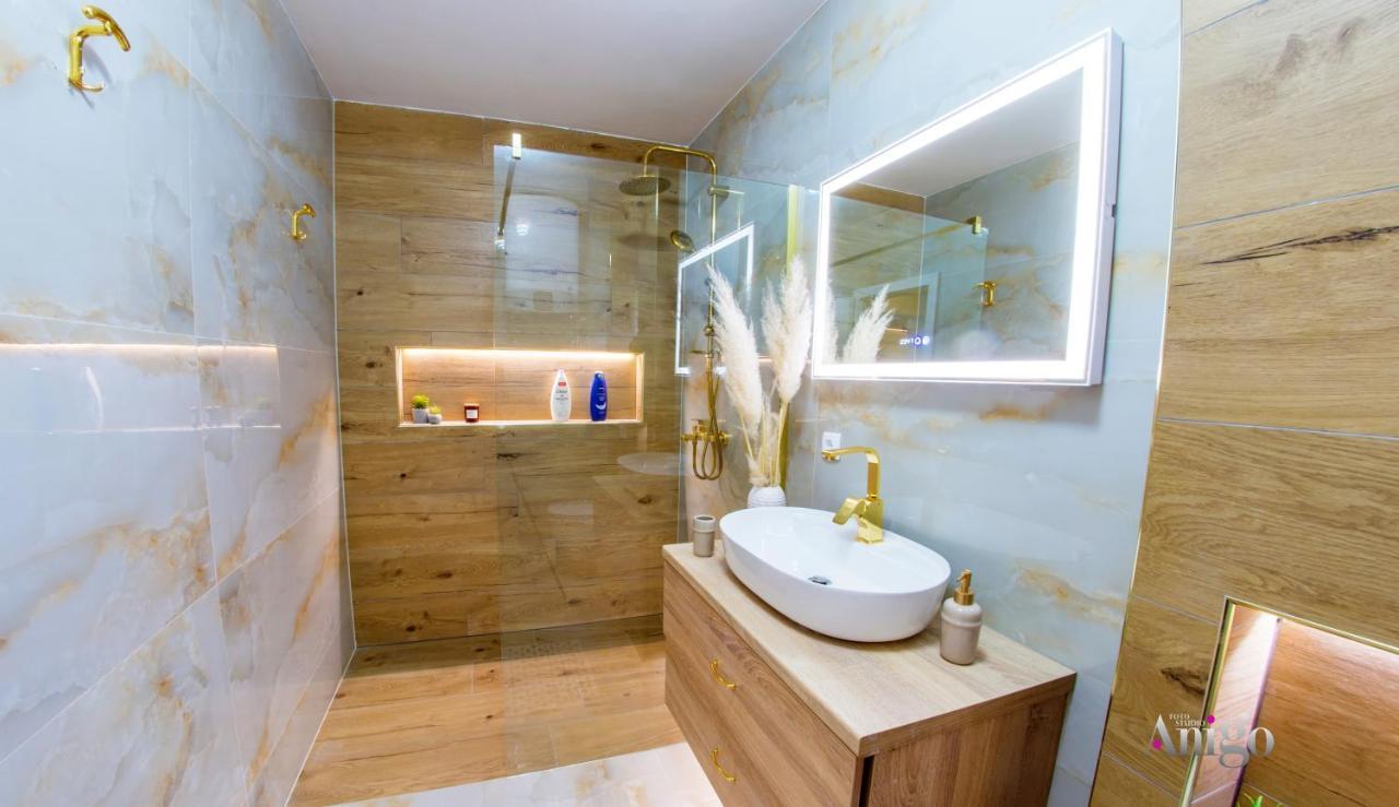 Luxury Apartment Black And Gold Mostar Exteriör bild