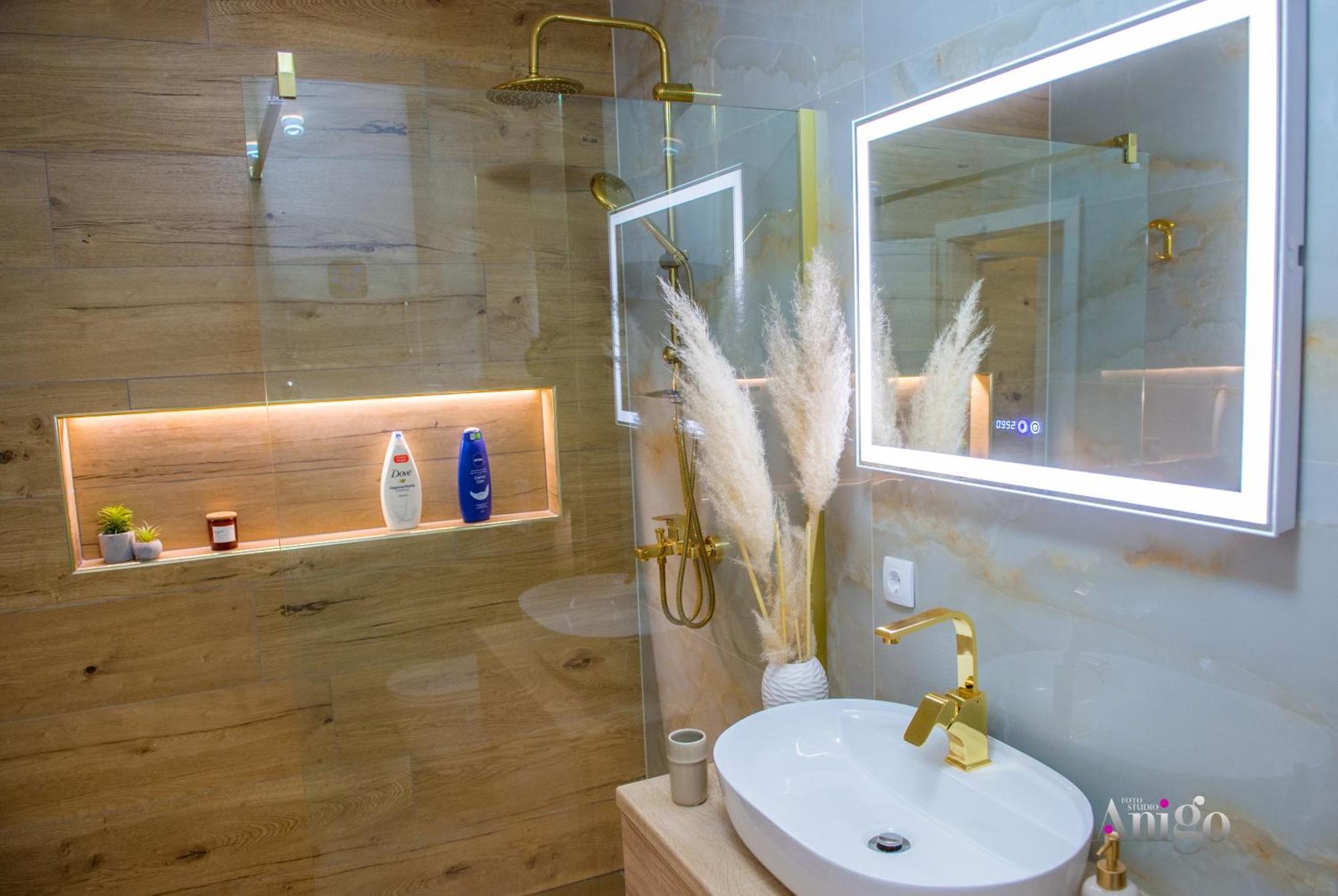 Luxury Apartment Black And Gold Mostar Exteriör bild